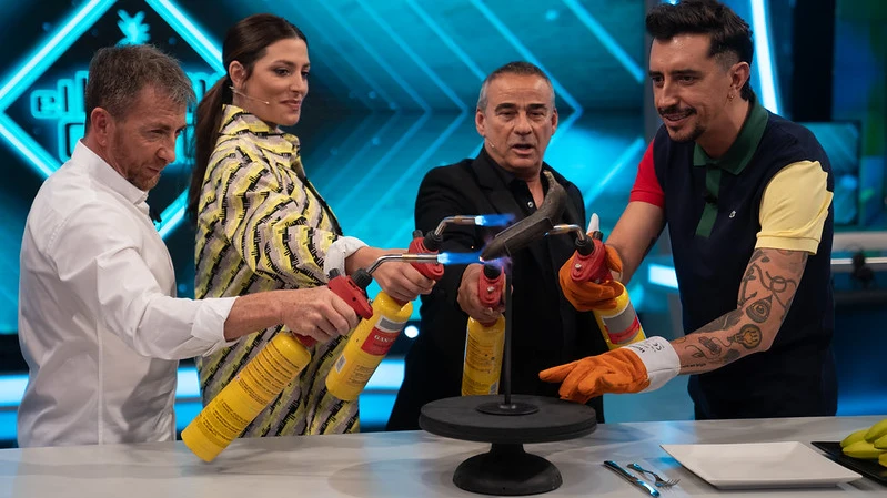 ¿Qué le ocurre a un plátano si lo quemas? Marron lo comprueba en directo en 'El Hormiguero'