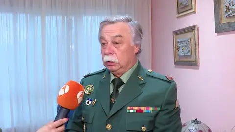 Antonio, el guardia civil que ayudó a nacer a un bebé en Galicia Antonio, el guardia civil que ayudó a nacer a un bebé en Galicia