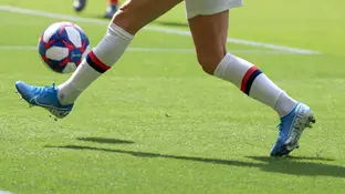 Una jugadora de fútbol en una imagen de archivo Una jugadora de fútbol en una imagen de archivo