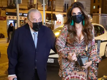 Paloma Cuevas y su padre Victoriano Valencia Paloma Cuevas y su padre Victoriano Valencia