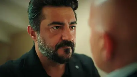 Akif, en peligro tras agredir a un fiscal por equivocación: "¿Por qué me mandaste el vídeo?" Akif, en peligro tras agredir a un fiscal por equivocación: "¿Por qué me mandaste el vídeo?"