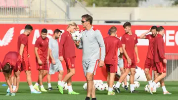 Julen Lopetegui, en el entrenamiento del Sevilla Julen Lopetegui, en el entrenamiento del Sevilla