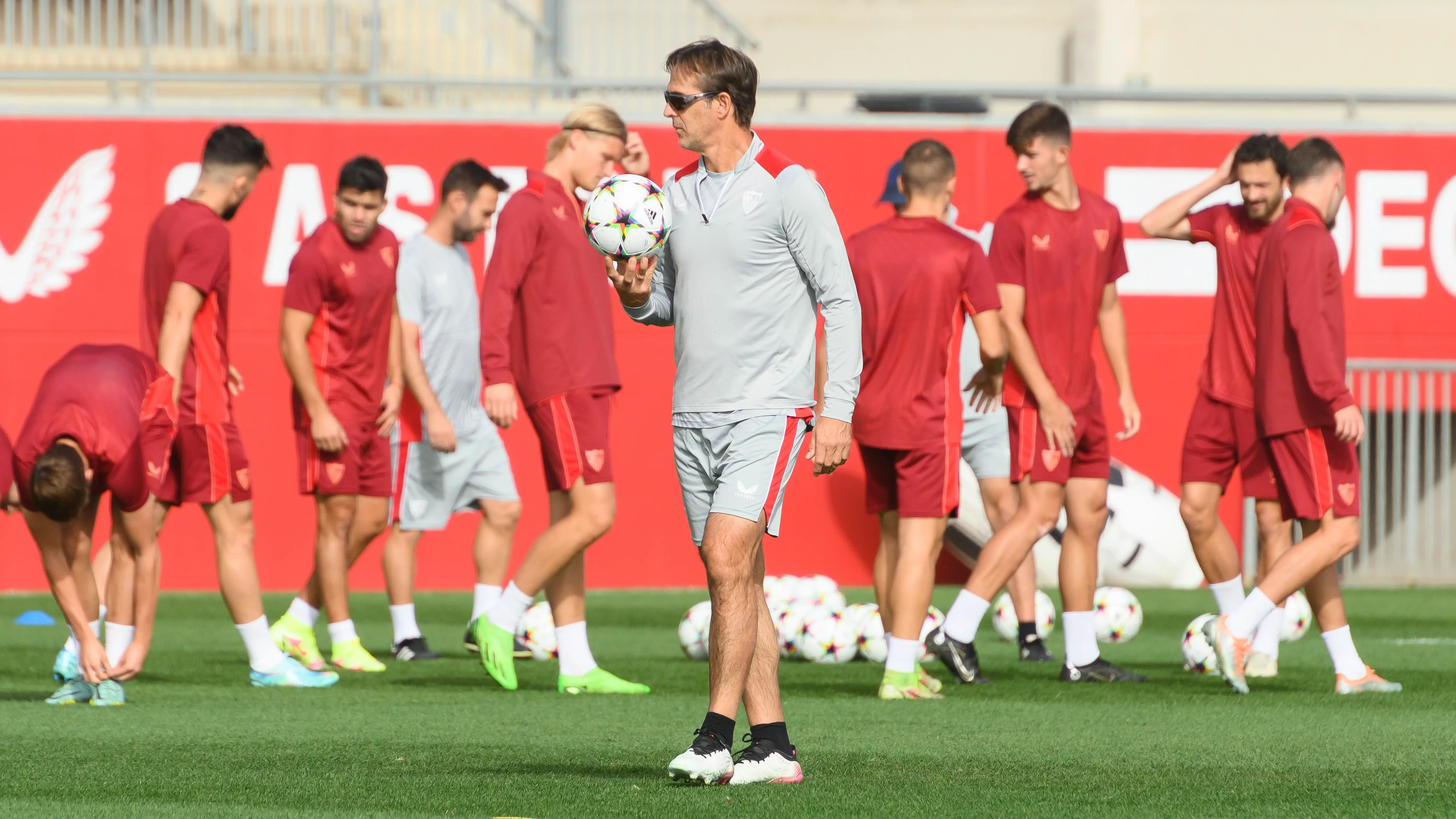 Julen Lopetegui, en el entrenamiento del Sevilla Julen Lopetegui, en el entrenamiento del Sevilla