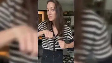 Una de las famosas que se ha cortado el pelo en apoyo a las mujeres en Irán Una de las famosas que se ha cortado el pelo en apoyo a las mujeres en Irán