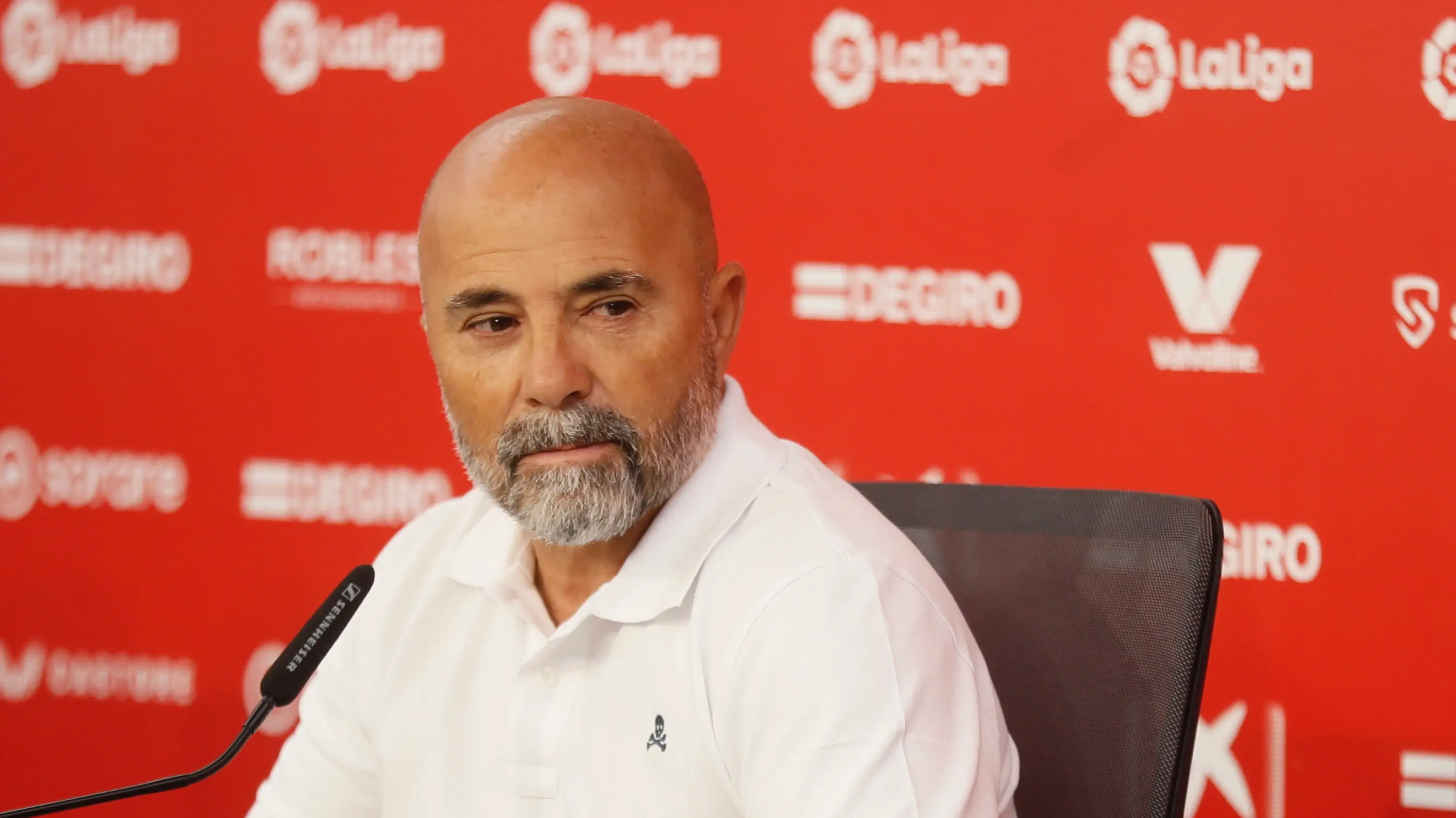 Jorge Sampaoli en rueda de prensa durante su presentación como nuevo entrenador del Sevilla Jorge Sampaoli en rueda de prensa durante su presentación como nuevo entrenador del Sevilla