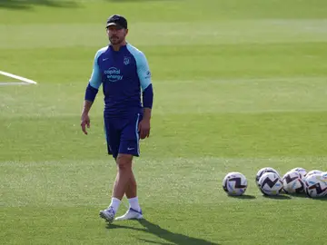 El entrenador del Atlético de Madrid, Diego Simeone, durante el entrenamiento hoy El entrenador del Atlético de Madrid, Diego Simeone, durante el entrenamiento hoy