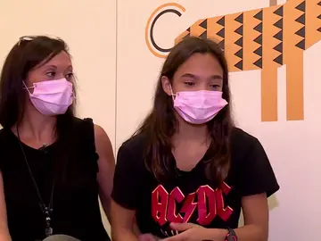 Aina junto a su madre Aina junto a su madre