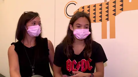 Aina junto a su madre Aina junto a su madre