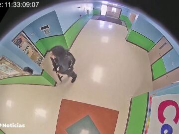 Destituyen a los policías que no entraron en el colegio de Uvalde durante la matanza de los niños en Texas