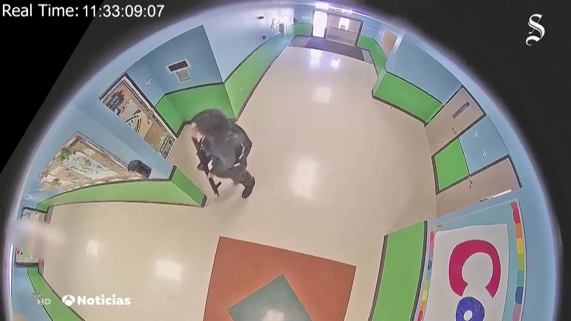 Destituyen a los polic&iacute;as que no entraron en el colegio de Uvalde durante la matanza de los ni&ntilde;os en Texas