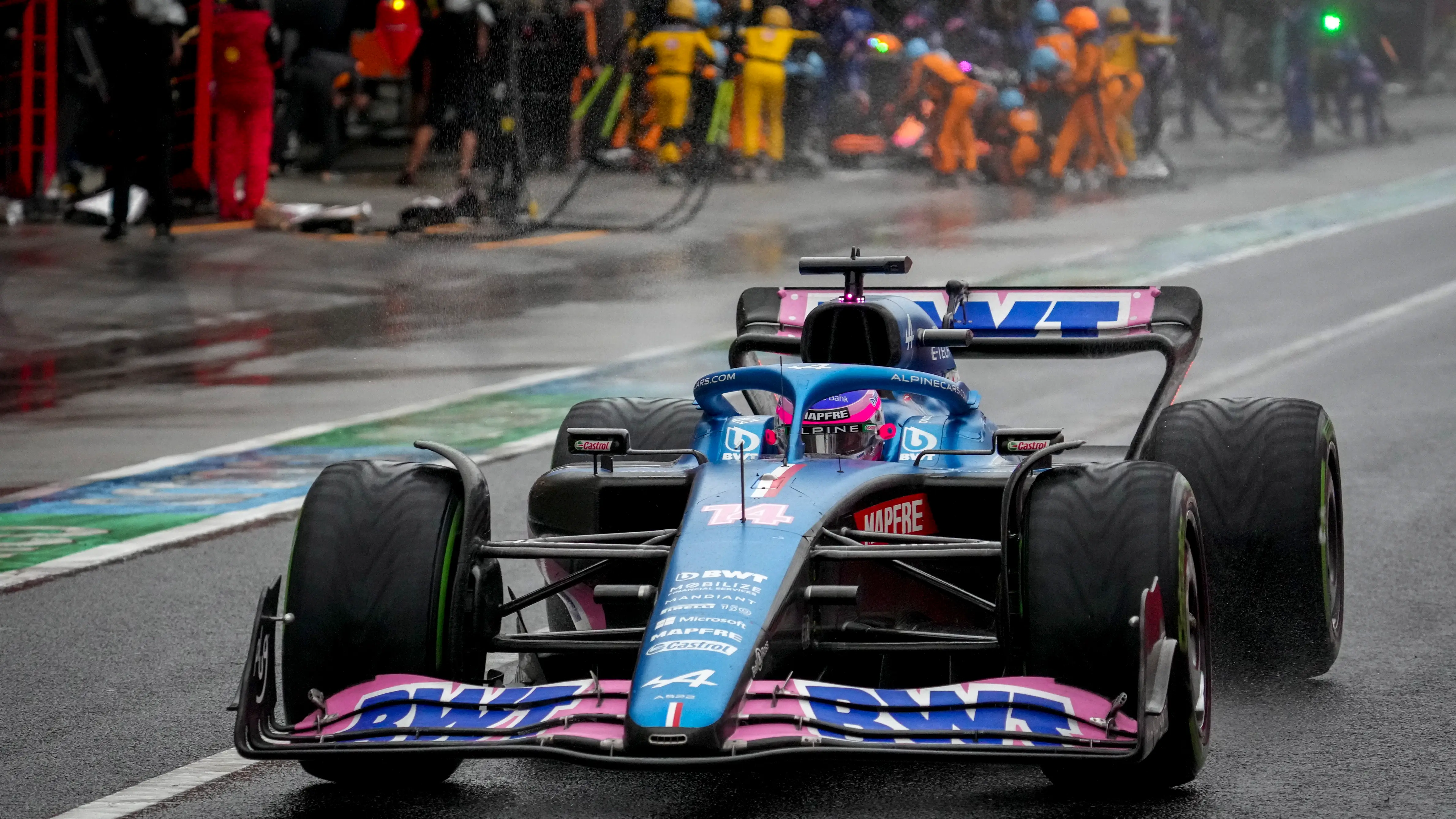 Fernando Alonso vuelve a explotar contra Alpine: "Qué error, qué me estás haciendo este año” Fernando Alonso vuelve a explotar contra Alpine: "Qué error, qué me estás haciendo este año”