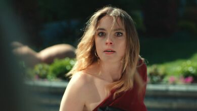 Derin, fuera de sí, se enfrenta a Gönül por haber denunciado a Volkan: 