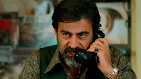 Hakan traiciona a Abdülkadir al parar la venganza: “Deja en paz a los Yaman hasta que Demir vuelva" Hakan traiciona a Abdülkadir al parar la venganza: “Deja en paz a los Yaman hasta que Demir vuelva"