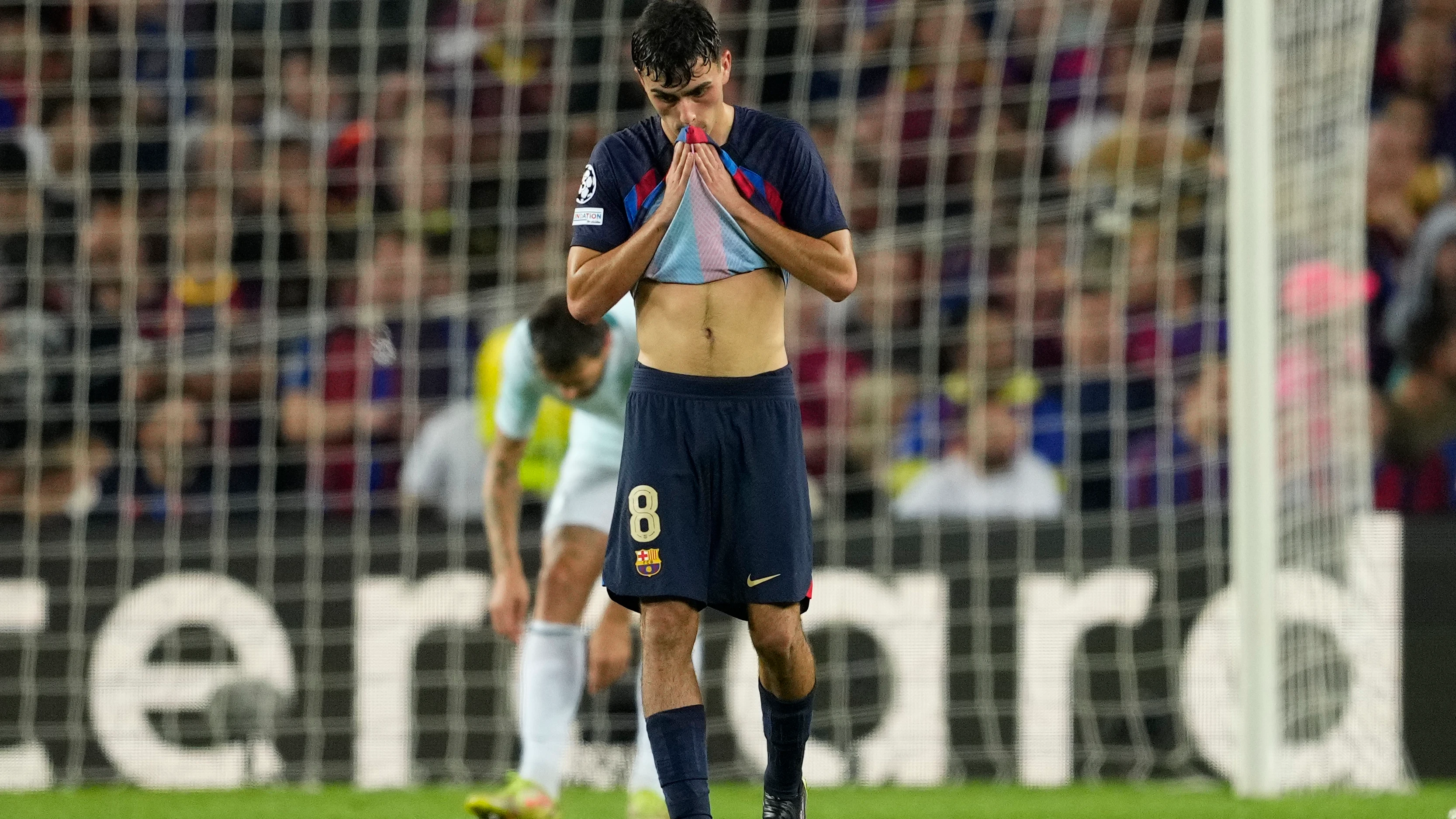 Pedri, cabizbajo tras el tercer gol del Inter en el Camp Nou Pedri, cabizbajo tras el tercer gol del Inter en el Camp Nou