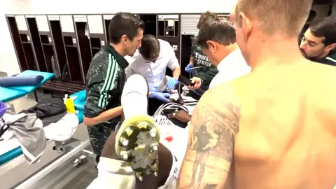 Antonio Rüdiger es atendido por los servicios médicos del Real Madrid Antonio Rüdiger es atendido por los servicios médicos del Real Madrid