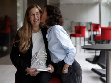 Luz Gabás y Cristina Campos, ganadora y finalista de los Premios Planeta
