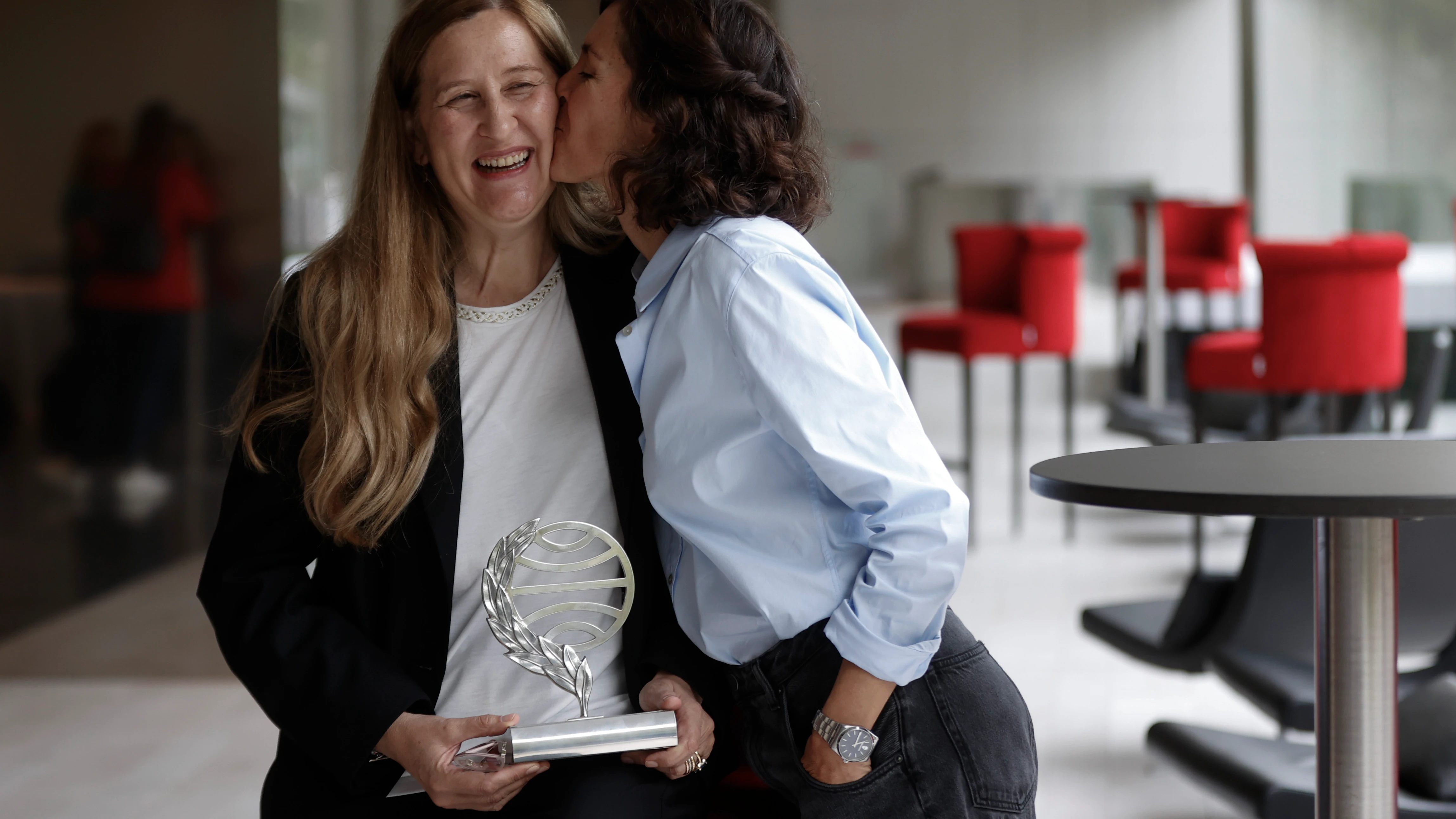 Luz Gab&aacute;s y Cristina Campos, ganadora y finalista de los Premios Planeta