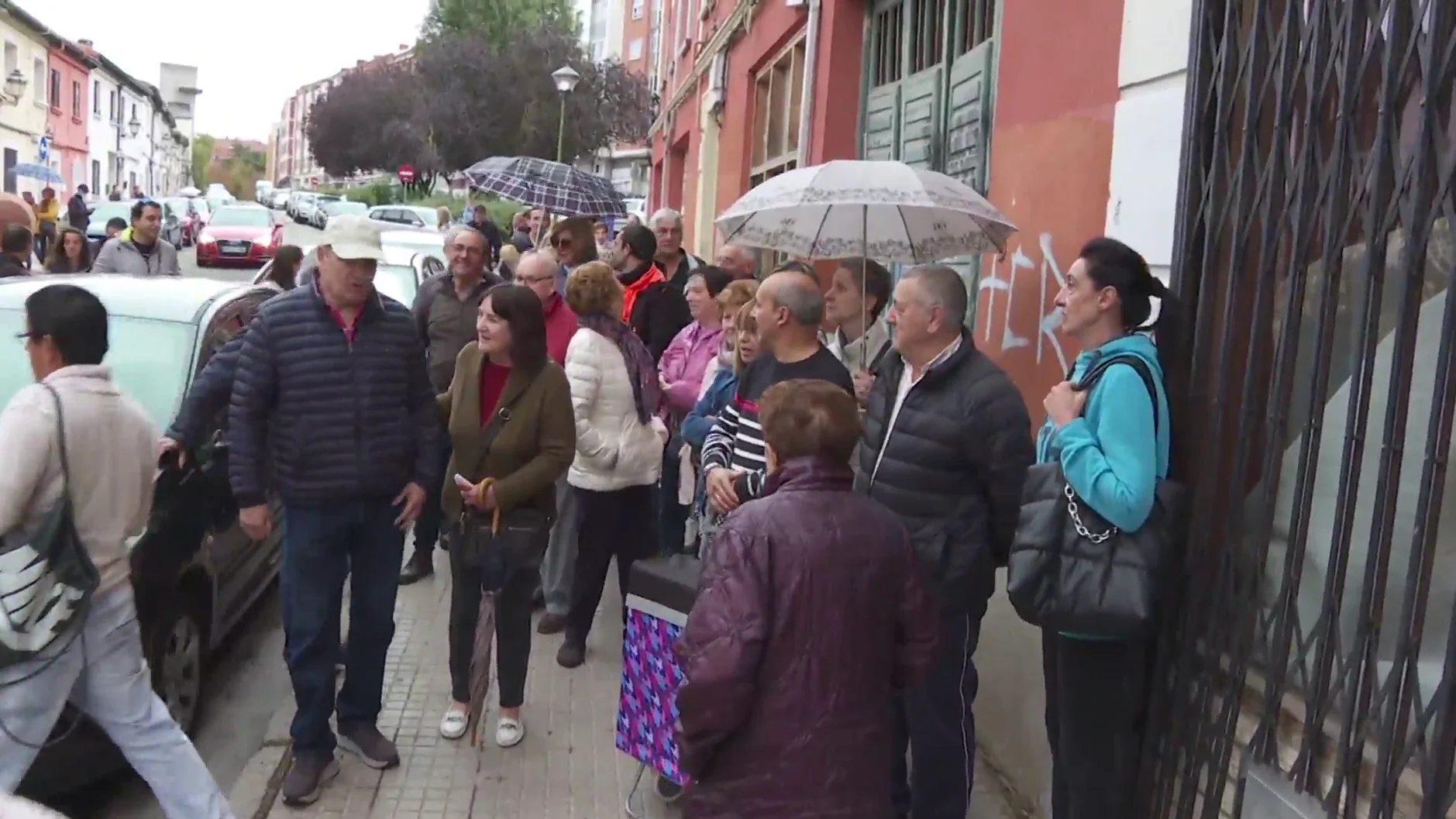 Vecinos desesperados por los okupas Vecinos desesperados por los okupas