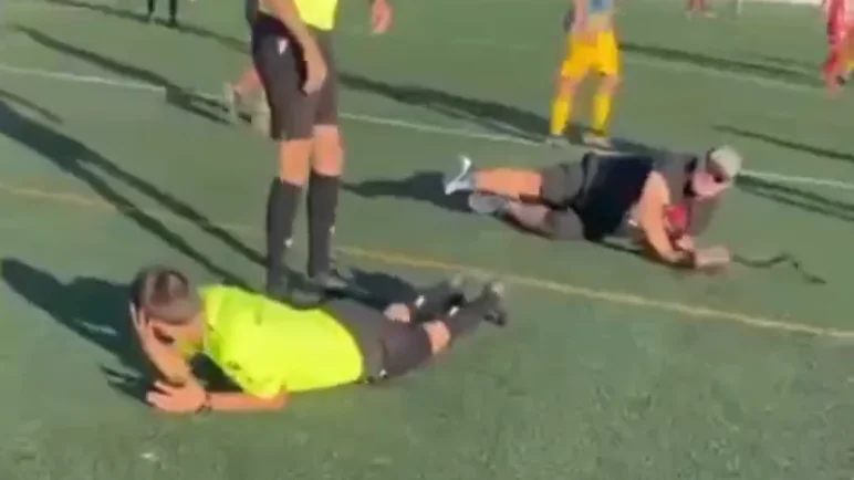 Momento de la agresión al colegiado Momento de la agresión al colegiado