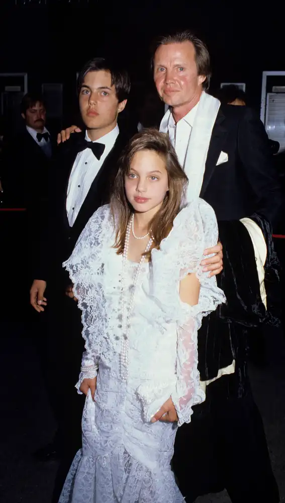 Jon Voight y sus hijos, James y Angelina Jolie