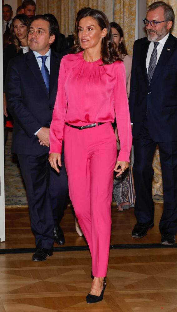 El Llamativo Look Fucsia De La Reina Letizia En Alemania Con El Que Le ...