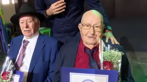 Doce hermanos canarios baten un récord con sus 1.058 años Doce hermanos canarios baten un récord con sus 1.058 años