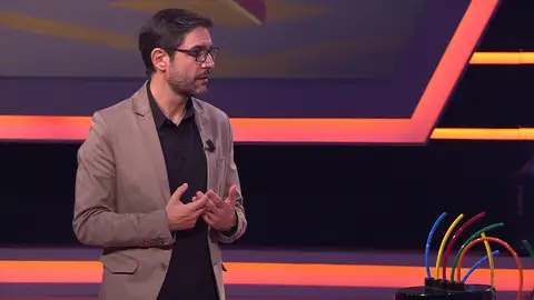 Juanra Bonet no puede creerlo: El curioso animal que expulsa sus tripas para procesar la comida Juanra Bonet no puede creerlo: El curioso animal que expulsa sus tripas para procesar la comida