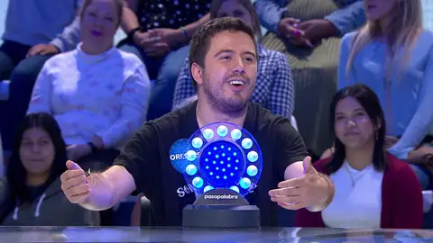 Orestes canta al ‘Amor’ como nunca antes en ‘Pasapalabra’ Orestes canta al ‘Amor’ como nunca antes en ‘Pasapalabra’