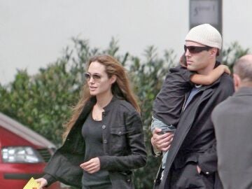 Angelina Jolie junto a su hermano James Haven