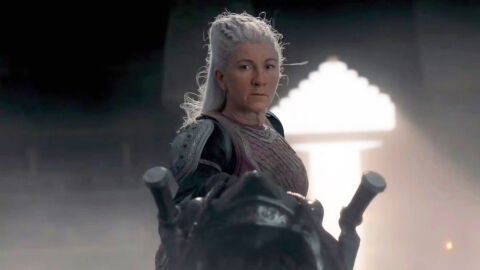 Eve Best como Rhaenys Targaryen en 'La Casa del Dragón'