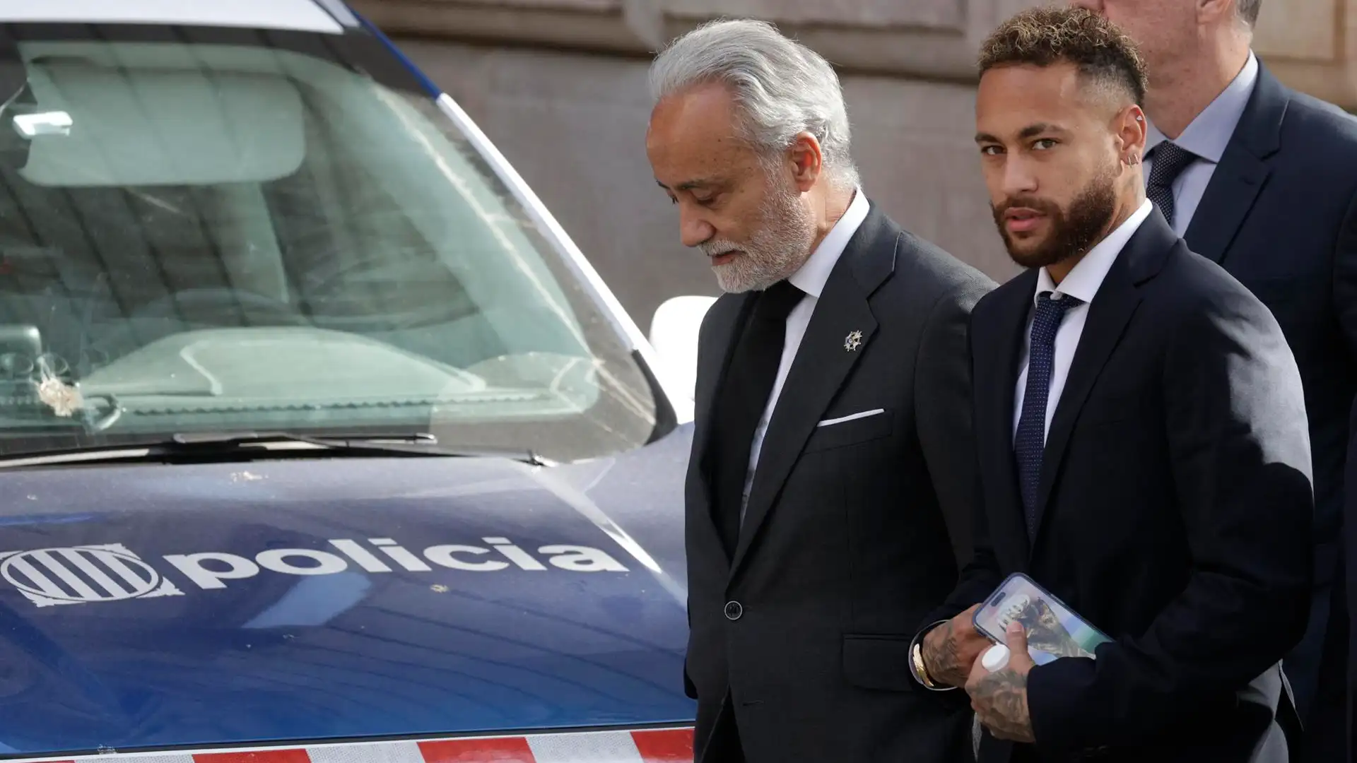 Neymar, a su llegada a la Audiencia de Barcelona Neymar, a su llegada a la Audiencia de Barcelona