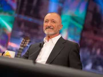 Arturo Pérez-Reverte, sobre las nuevas generaciones: “Estamos criando jóvenes indefensos para cuando mañana venga el apagón” Arturo Pérez-Reverte, sobre las nuevas generaciones: “Estamos criando jóvenes indefensos para cuando mañana venga el apagón”