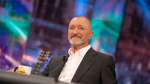 Arturo Pérez-Reverte, sobre las nuevas generaciones: “Estamos criando jóvenes indefensos para cuando mañana venga el apagón” Arturo Pérez-Reverte, sobre las nuevas generaciones: “Estamos criando jóvenes indefensos para cuando mañana venga el apagón”