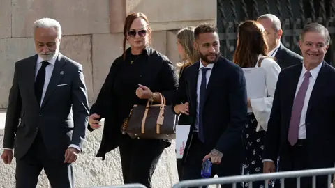 Neymar llega a la Audiencia de Barcelona Neymar llega a la Audiencia de Barcelona
