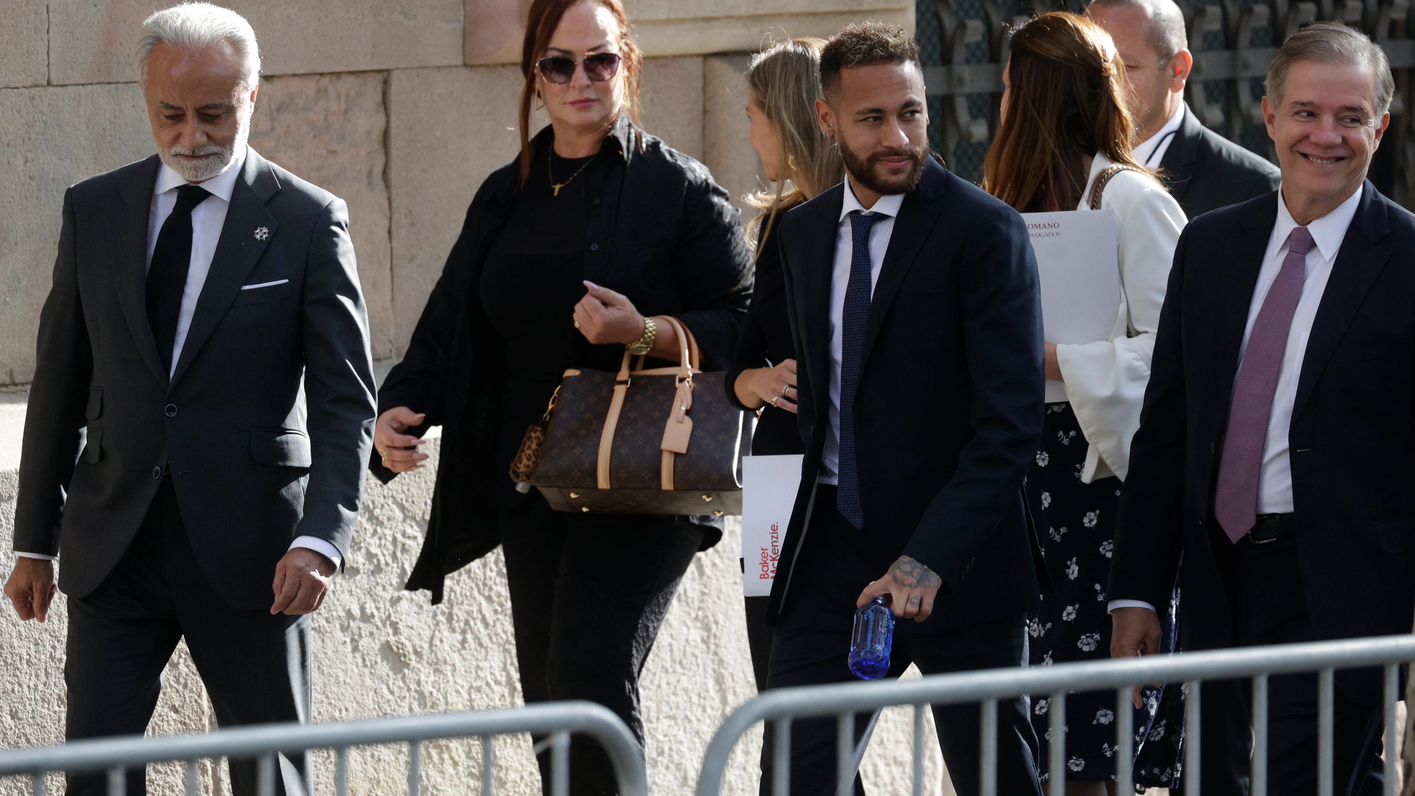 Neymar llega a la Audiencia de Barcelona Neymar llega a la Audiencia de Barcelona