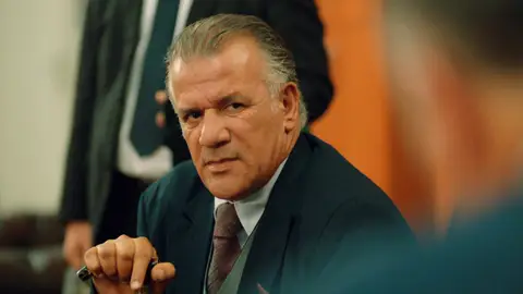 El padre de Ümit llega a Çukurova… ¡Quiere investigar la muerte de su hija! El padre de Ümit llega a Çukurova… ¡Quiere investigar la muerte de su hija!