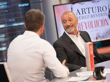 Arturo Pérez-Reverte confiesa que robó un banco con 25 años: "Mataron a todo el mundo" Arturo Pérez-Reverte confiesa que robó un banco con 25 años: "Mataron a todo el mundo"