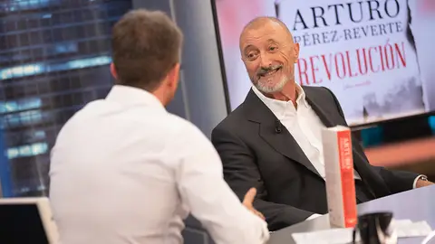 Arturo Pérez-Reverte confiesa que robó un banco con 25 años: "Mataron a todo el mundo" Arturo Pérez-Reverte confiesa que robó un banco con 25 años: "Mataron a todo el mundo"