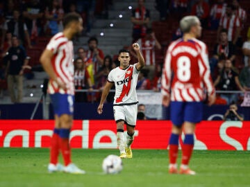 Radamel Falcao celebra su gol ante el Atlético de Madrid