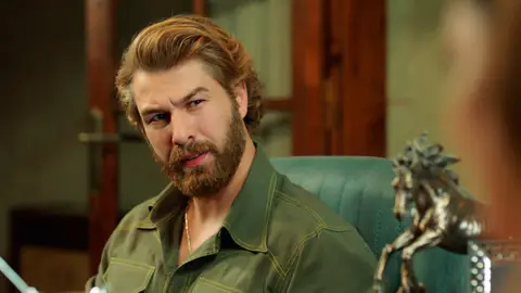 Fikret sospecha que Züleyha oculta algo: ¿Lo usará Betül para romper su relación? Fikret sospecha que Züleyha oculta algo: ¿Lo usará Betül para romper su relación?