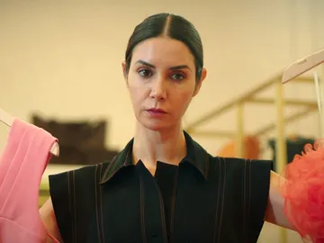 Nebahat humilla a Suzan tras descubrir que trabaja en una tienda de ropa Nebahat humilla a Suzan tras descubrir que trabaja en una tienda de ropa