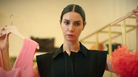 Nebahat humilla a Suzan tras descubrir que trabaja en una tienda de ropa Nebahat humilla a Suzan tras descubrir que trabaja en una tienda de ropa