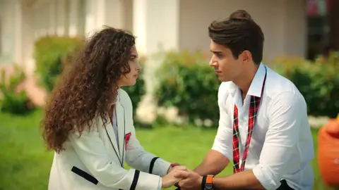 El secreto de Akif le cuesta a Doruk su relación con Asiye: “¿Podemos dejarlo un tiempo?" El secreto de Akif le cuesta a Doruk su relación con Asiye: “¿Podemos dejarlo un tiempo?"