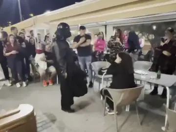 Darth Vader se dispone a pedir matrimonio a su novia