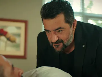 Erhan despierta del coma y recibe la visita de Akif: “Hubiera sido un detalle que te hubieras muerto" Erhan despierta del coma y recibe la visita de Akif: “Hubiera sido un detalle que te hubieras muerto"
