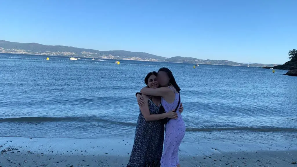 La madre junto a su hija La madre junto a su hija