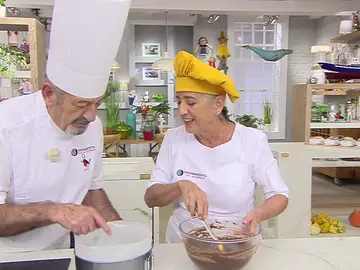 El truco del molde: cómo conseguir que no se pegue el bizcocho y salga fácil El truco del molde: cómo conseguir que no se pegue el bizcocho y salga fácil