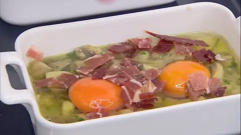 Prepara cada cazuelita para meterlas en el horno Prepara cada cazuelita para meterlas en el horno
