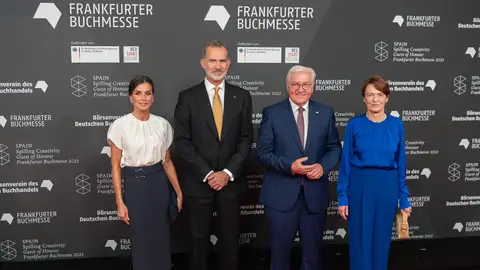 La reina Letizia y el rey Felipe junto Frank-Walter Steinmeier y Elke Büdenbender La reina Letizia y el rey Felipe junto Frank-Walter Steinmeier y Elke Büdenbender
