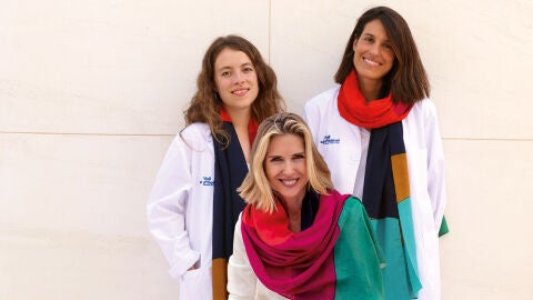 Judit Mascó junto a las investigadoras Carina Masferrer y Alejandra Cano.